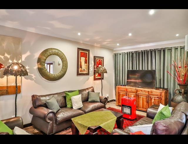 5 BEDROOM FREEHOLD FOR SALE IN SABLE HILLS